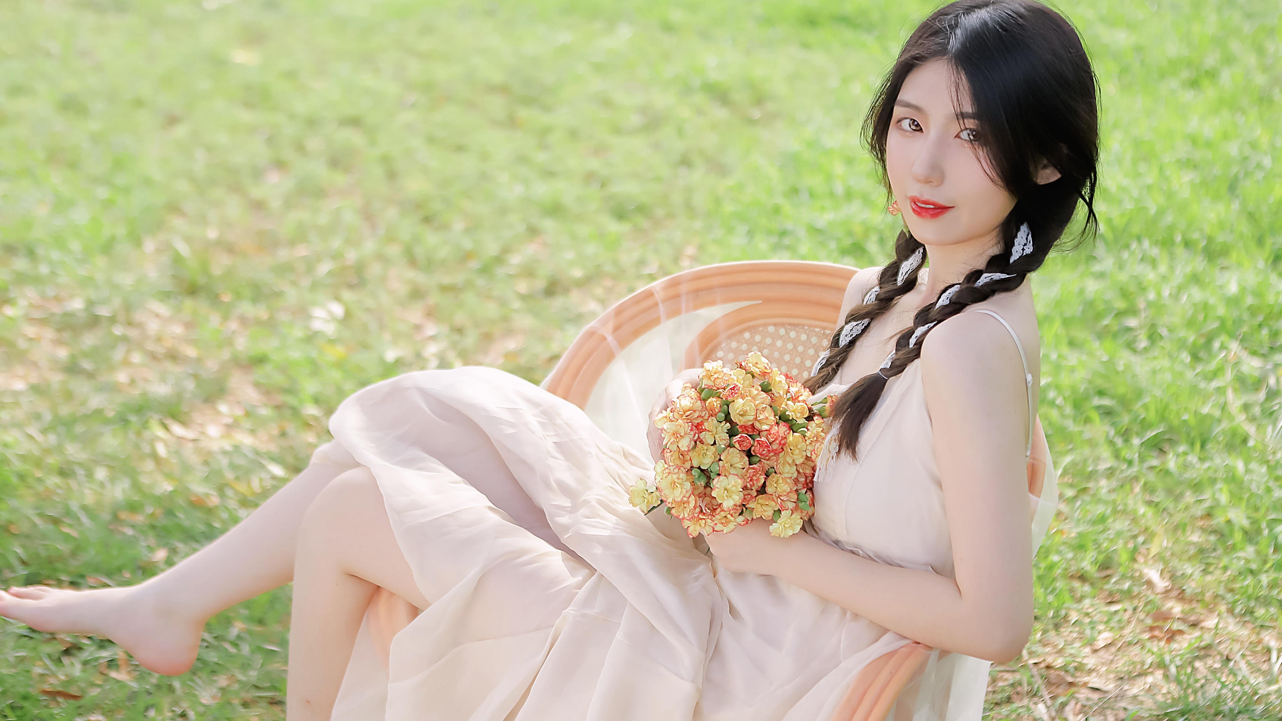 乌鲁木齐：炎炎夏日 街头音乐喷泉吸引民众消暑纳凉